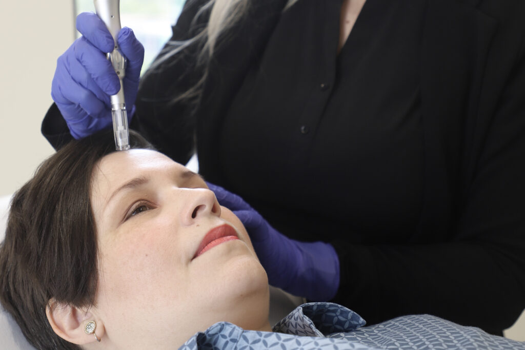 Traitement aux exosomes à Ottawa : revitalisez votre peau et vos cheveux avec cette solution innovante.
